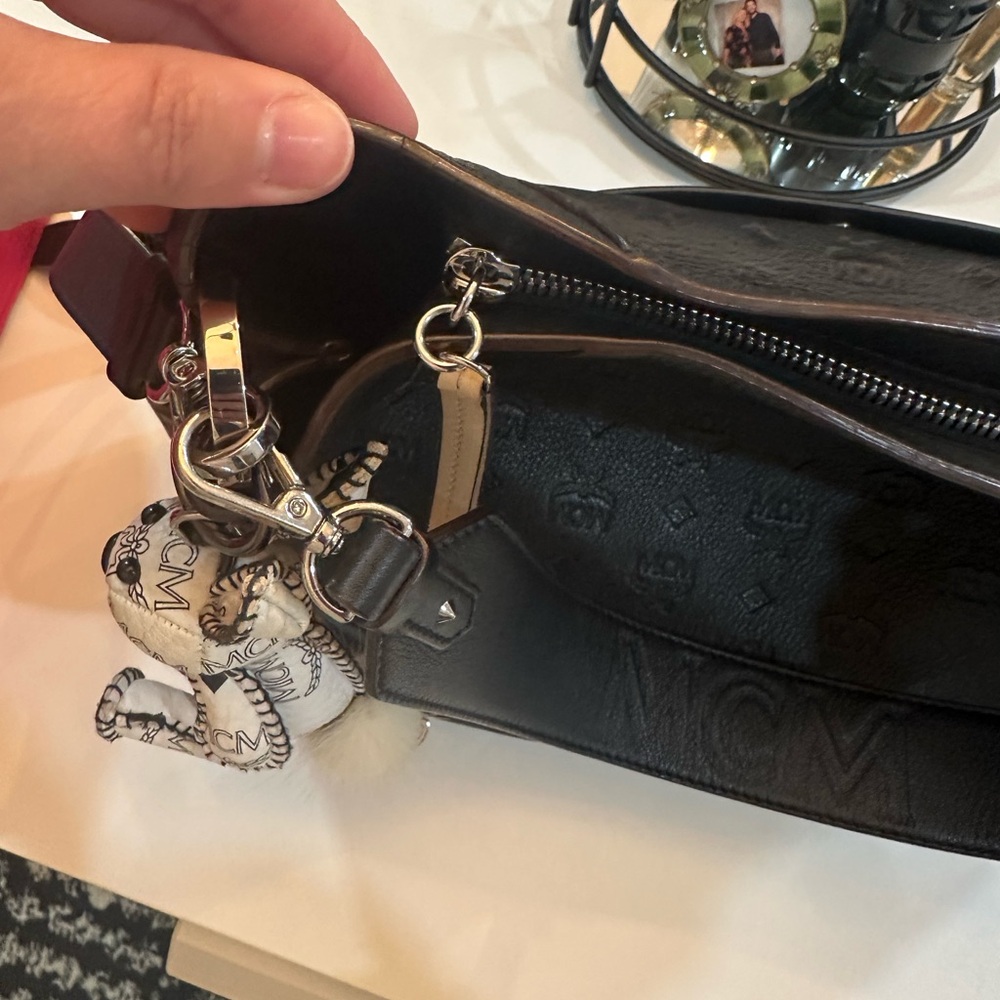 MCM Leather Shoulder Bag & key chain bunny - Picture 13 of 16